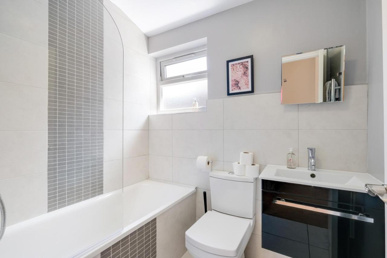 Luxury 3 Bedroom 2 Bathroom House, Fulham By 360Stays Londra Exterior foto